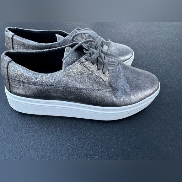 Eileen Fisher Prop Platform Sneaker Gold
Iridescent Metallic Sparkle Shoe 7.5 - Picture 1 of 8